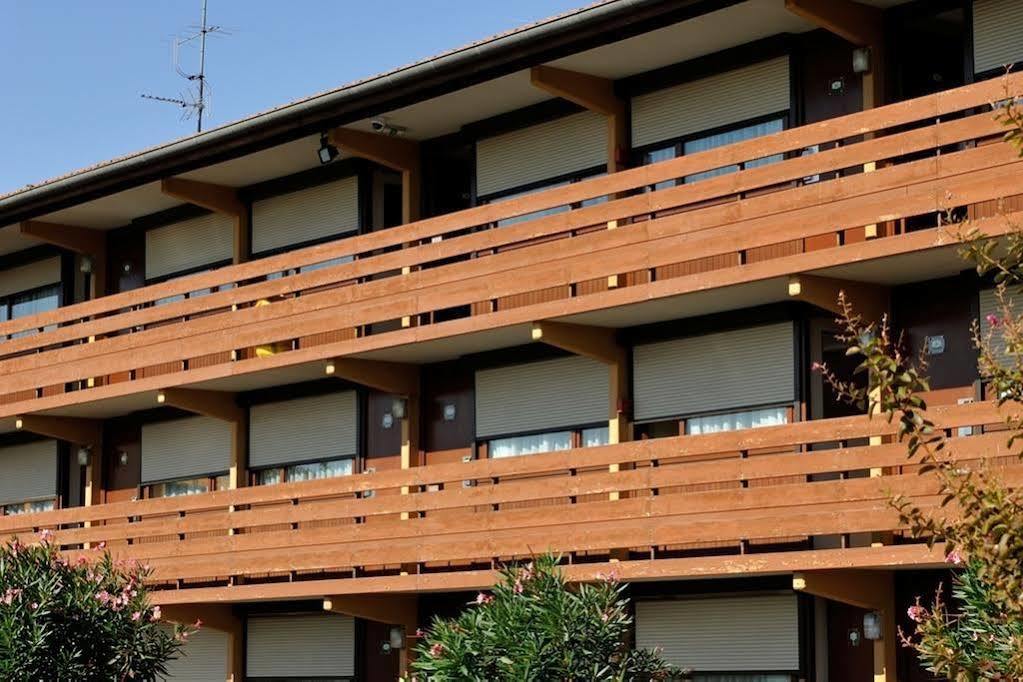 Отель Campanile Toulouse Sesquieres Экстерьер фото